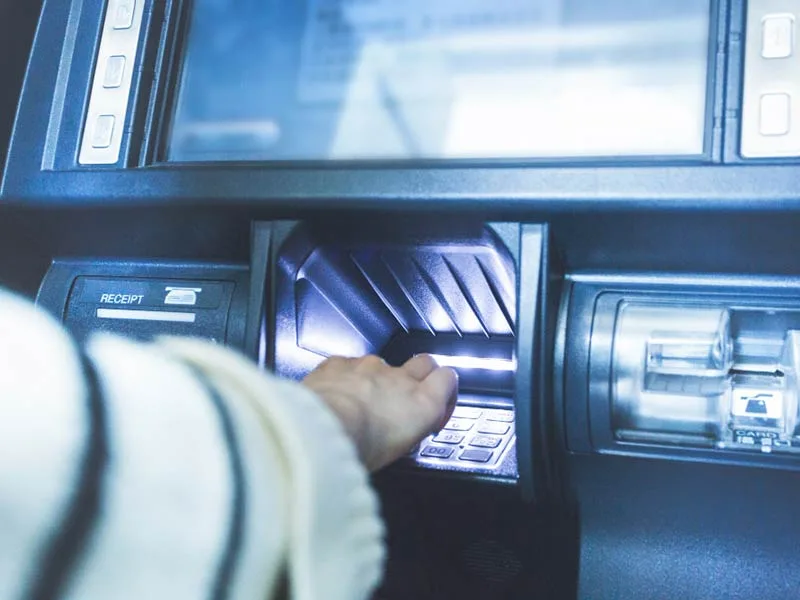 روش سوم: ATM‌های رمزارز (Crypto ATMs) - نقد کردن تتر تورنتو